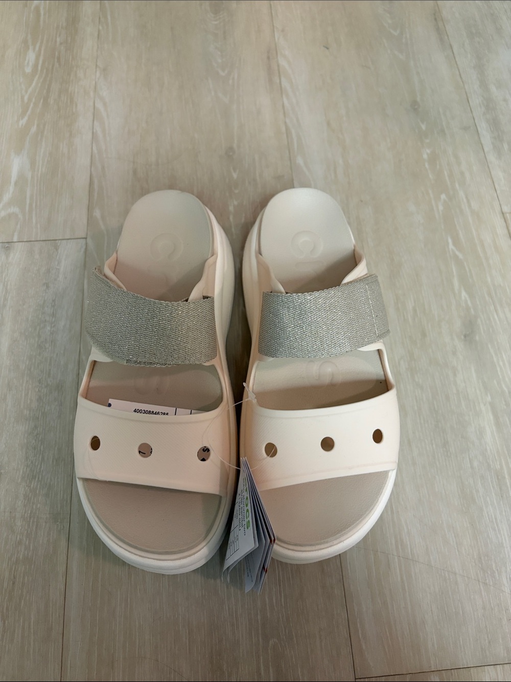 NWT Crocs women’s size 7